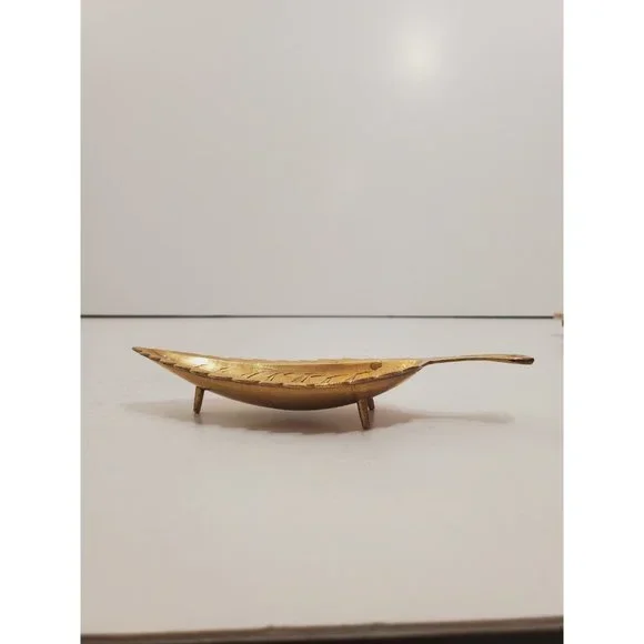 Solid brass vintage floral / flower / plant leaf design tray / ashtray|| India - Picture 7 of 10